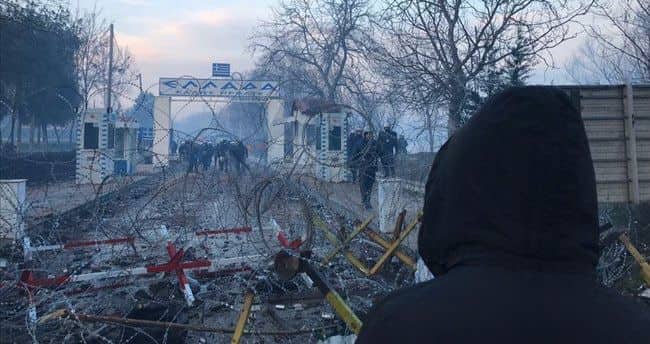 Yunanıstan sərhəddə miqrantlara atəş açıb: 1 ÖLÜ 