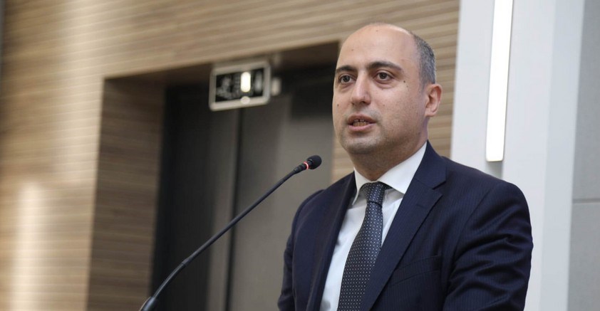 Nazir qəbul imtahanı suallarının çətinliyi ilə bağlı fikirlərə münasibət bildirib