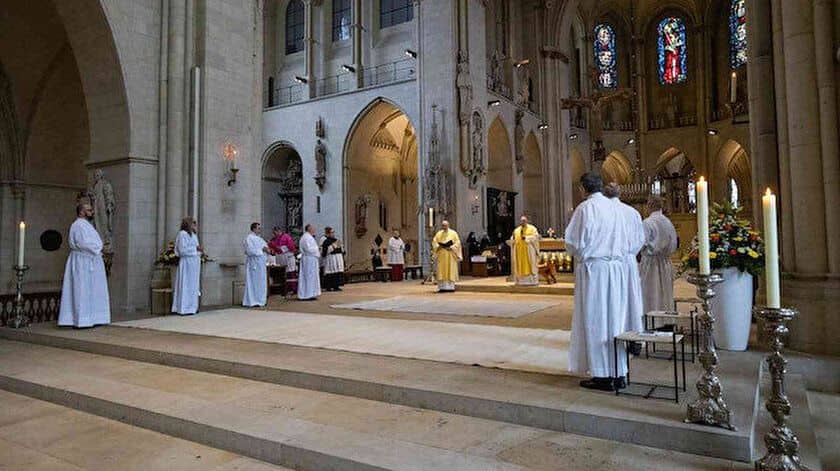 196 din xadimi yüzlərlə uşağı cinsi istismara məruz qoyub