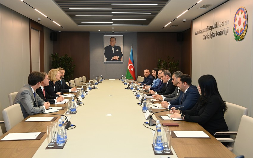 Ceyhun Bayramov ABŞ Dövlət katibinin köməkçisi ilə görüşüb