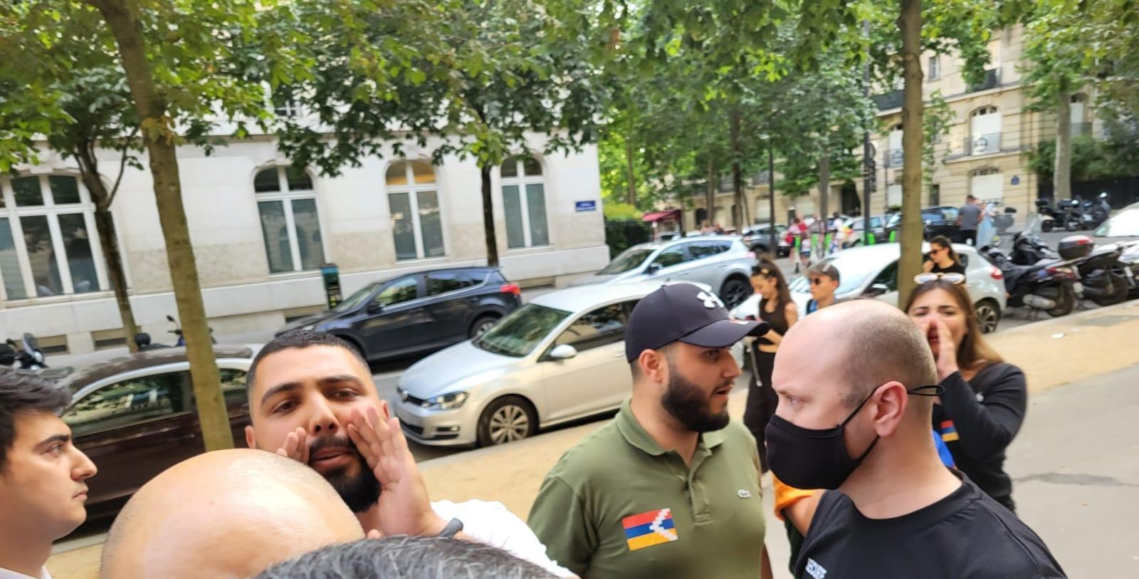 Parisdə bir qrup erməni Azərbaycanın Mədəniyyət Mərkəzinə hücum edib, xəsarət alan var