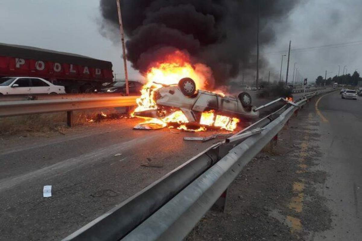 İranda yol qəzasında 3 nəfər yanaraq ölüb
