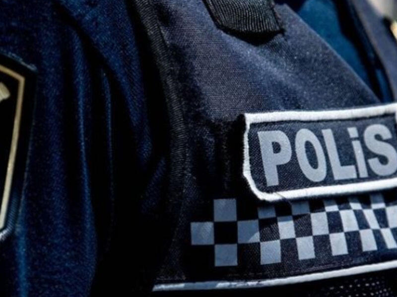 Azərbaycanda kişi polisi yaba ilə yaraladı