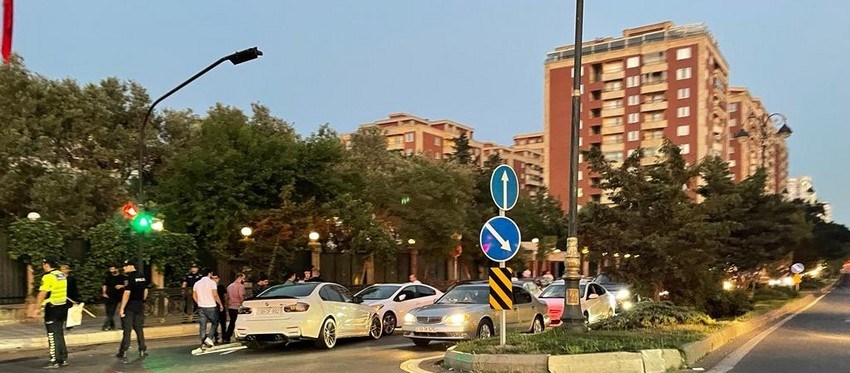 Bakıda üç avtomobil toqquşub, xəsarət alan var