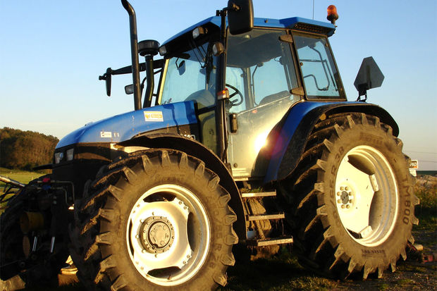 13 yaşlı oğlanı traktor vurub öldürdü