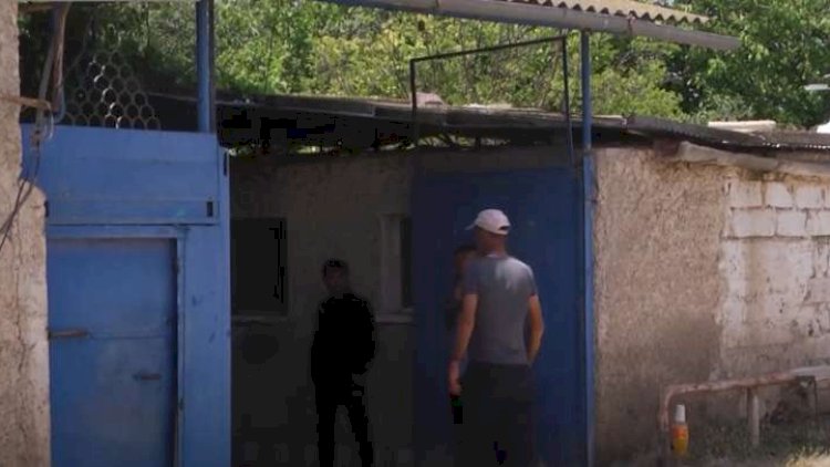 Arvadının telefonunda mesajları gördü: Dostünü öldürdü, arvadını isə... - Video