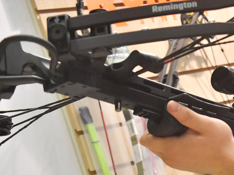 Qısqanc kişi arvadı ilə mehriban davranan dostunu arbaletlə öldürdü