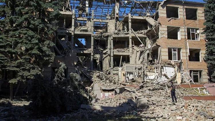 Rusiya Xarkov vilayətini vurdu : 15 ÖLÜ