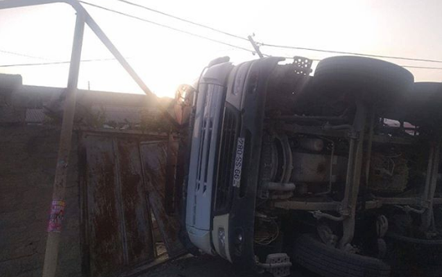 Şəkidə “Zil” aşdı, sürücü öldü