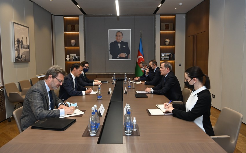 Ceyhun Bayramov Macarıstan səfiri ilə görüşüb