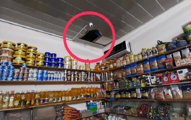 Mağazanın damını söküb oğurluğa girdilər - Foto