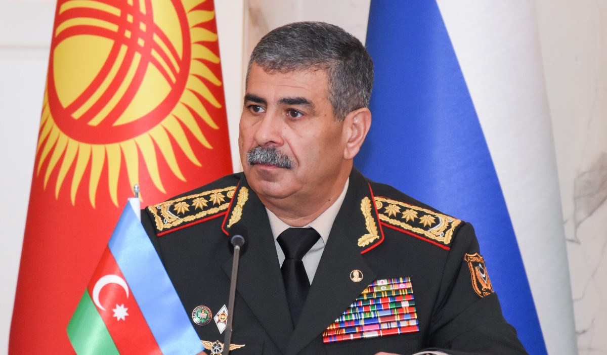 Müdafiə naziri 26 İyun - Silahlı Qüvvələr Günü münasibətilə Azərbaycan Ordusunun şəxsi heyətinə təbrik edib