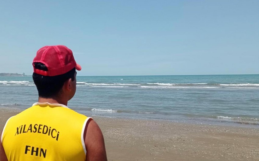 FHN əhaliyə xəbərdarlıq edib: Güclü küləkli havada dənizə girmək təhlükəlidir