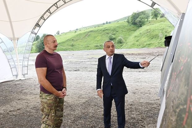 İlham Əliyev Laçında “Həkəriçay” su anbarı layihəsi ilə tanış olub - FOTO