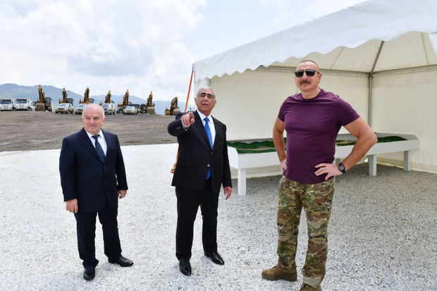 İlham Əliyev Laçın Beynəlxalq Hava Limanının tikintisi ilə tanış olub - YENİLƏNİB + FOTO