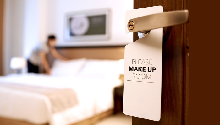 Bakıda qadın qız tanışını oteldə bıçaqladı