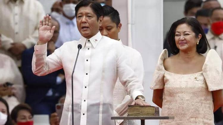 Filippin prezidenti Markos vəzifəsinin icrasına başlayıb