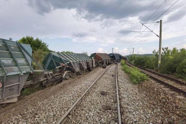 Rumıniyada Ukraynaya məxsus 15 taxıl vaqonu relsdən çıxıb - FOTO
