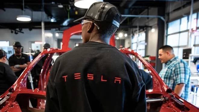 “Tesla” şirkətinə qarşı irqçiliklə bağlı iddia qaldırılıb