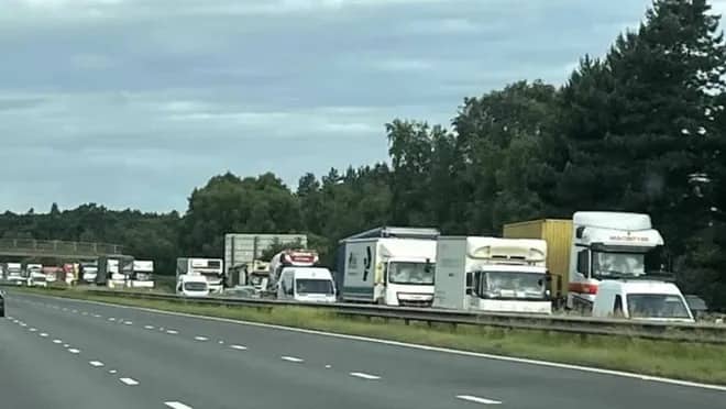 İngiltərədə benzinin bahalaşmasına qarşı etiraz aksiyası keçirilib