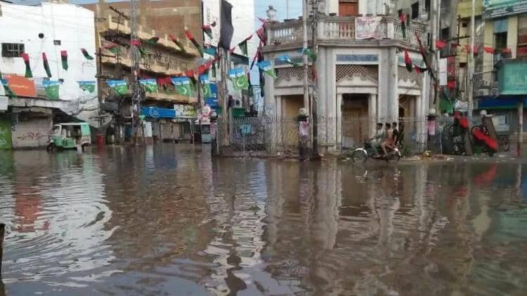 Pakistanda şiddətli yağışlar faciə ilə nəticələndi: 20 ÖLÜ