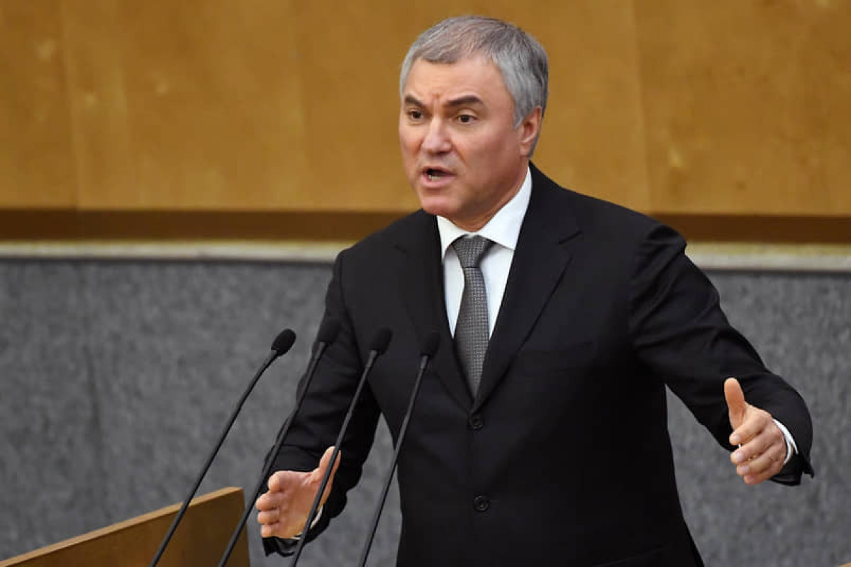 Volodin Rusiya şəhərlərinin atəşə tutulmasında Boris Consonu ittiham edib