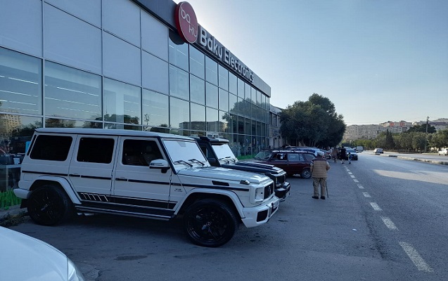 “Səkini söküb maşın dayanacağı ediblər”