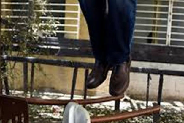 Bakıda 45 yaşlı kişi həyətdə özünü naqillə asdı