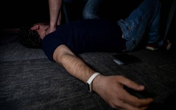 Öncə boğaraq öldürdü, sonra səkinin qırağına atdı - BAKIDA DƏHŞƏTLİ CİNAYƏT