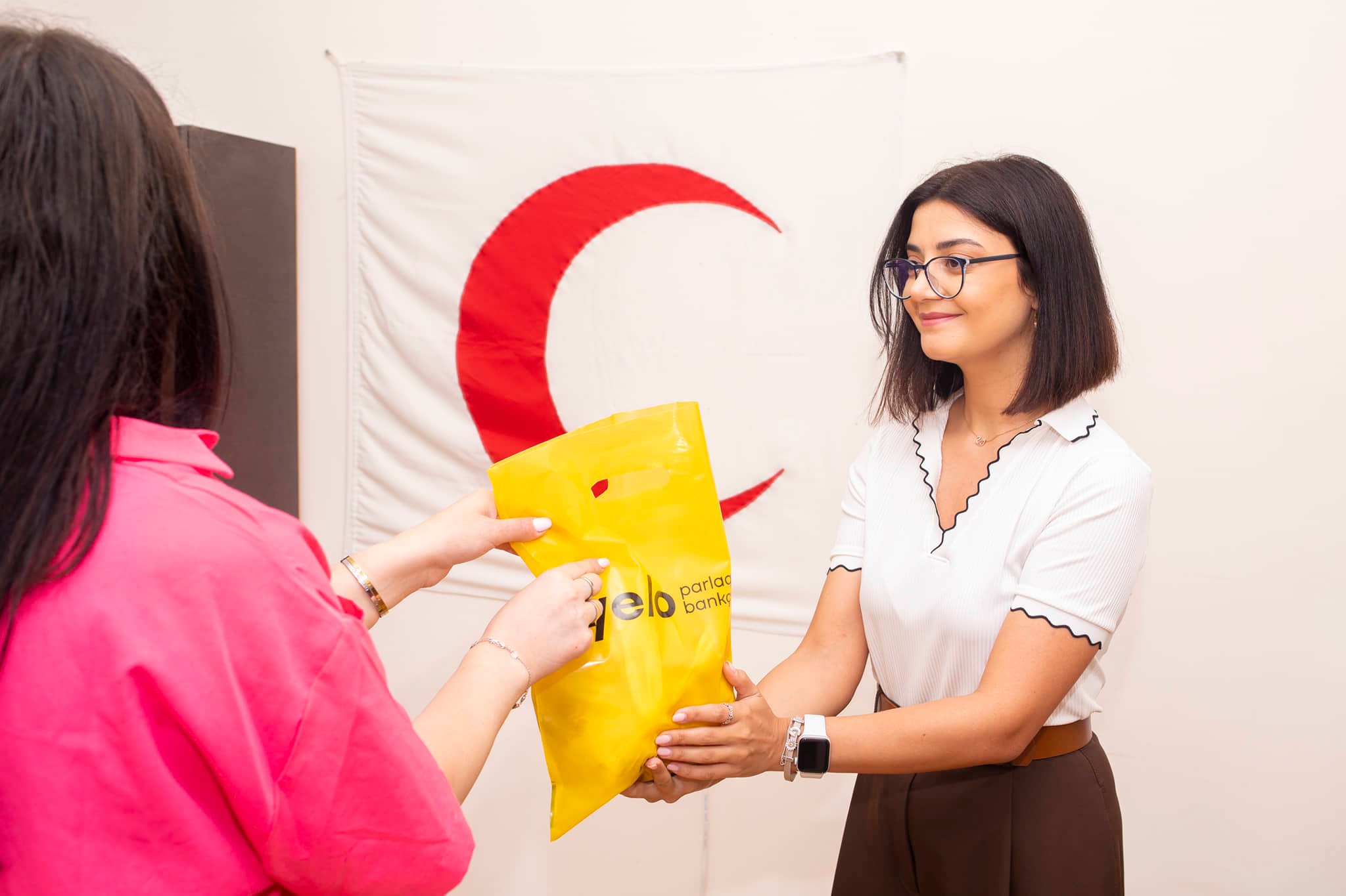 Yelo Bank aztəminatlı vətəndaşlarla bayramlaşdı