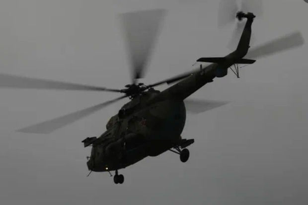 Kamçatkada məktəblilərin olduğu helikopter vulkanın kalderasına məcburi eniş edib