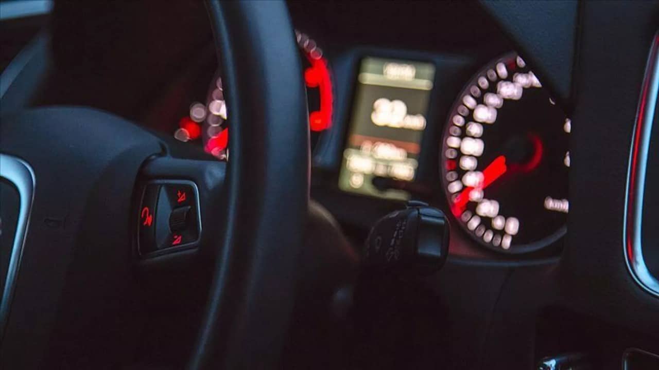 Başqalarının əvəzinə sürücülük imtahanı verən qadına həbs cəzası verilib