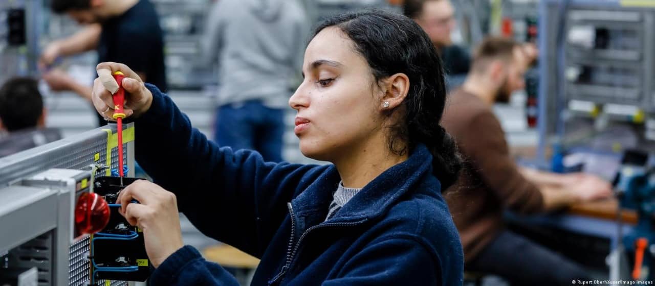 Almaniyada işçi qıtlığı: Bir çox sektor BOŞ QALIB