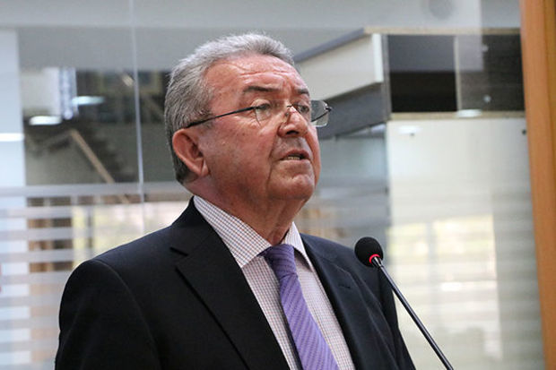 Misir Mərdanov: “Televiziyada tərbiyəsi olmayan tərbiyədən danışır”