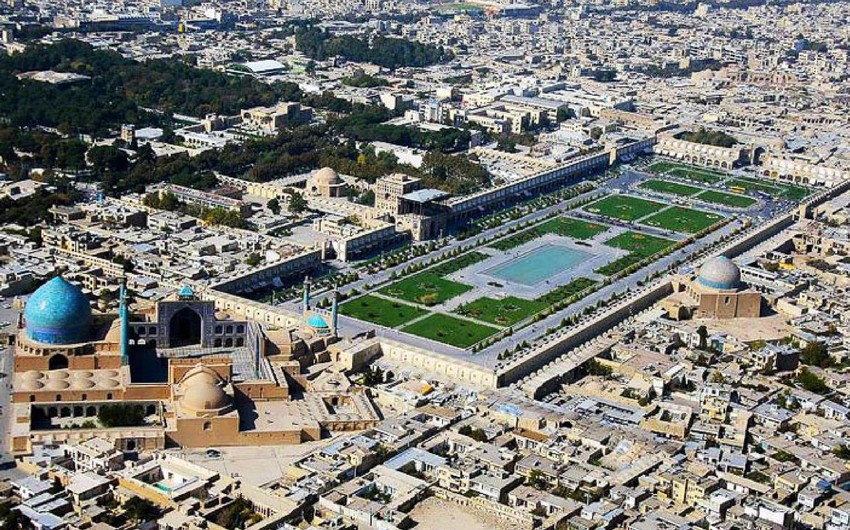 İranda bir ailənin 5 üzvünün asılmış halda meyiti aşkarlanıb