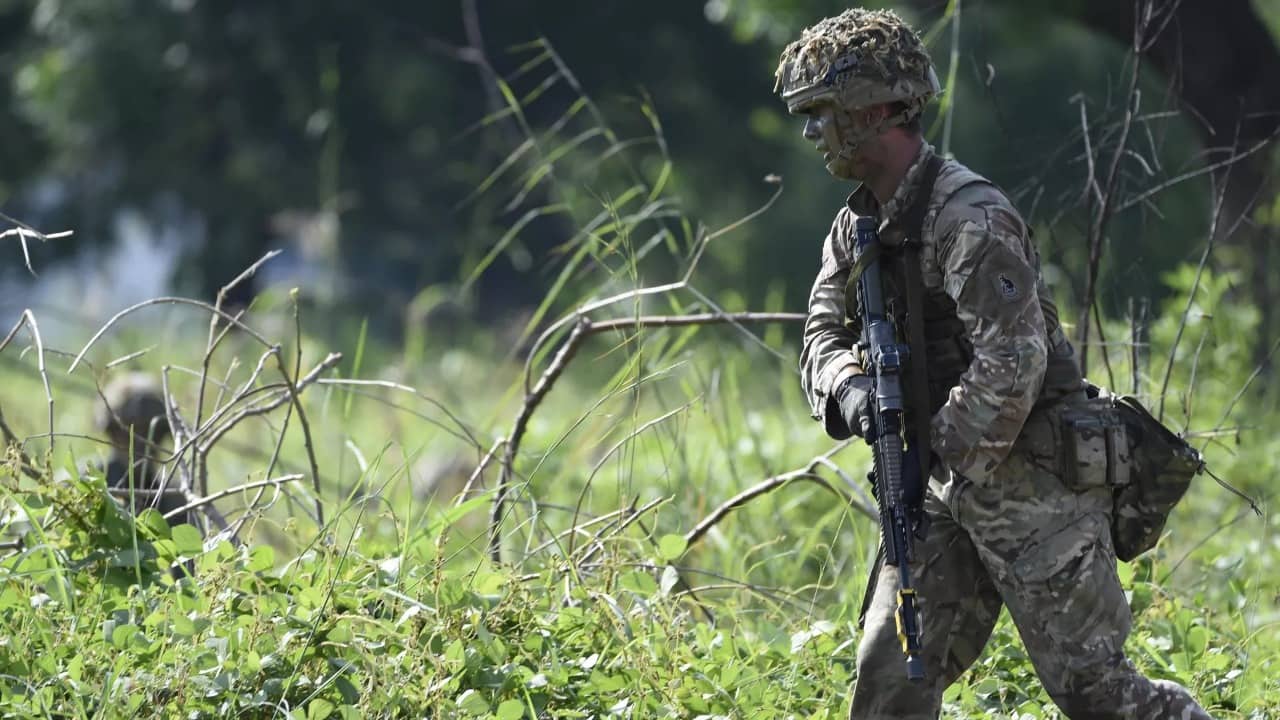 BBC: Britaniya əsgərləri Əfqanıstanda 54 nəfəri öldürüb