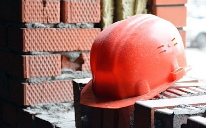 Ağstafada usta hündürlükdən yıxılaraq ölüb