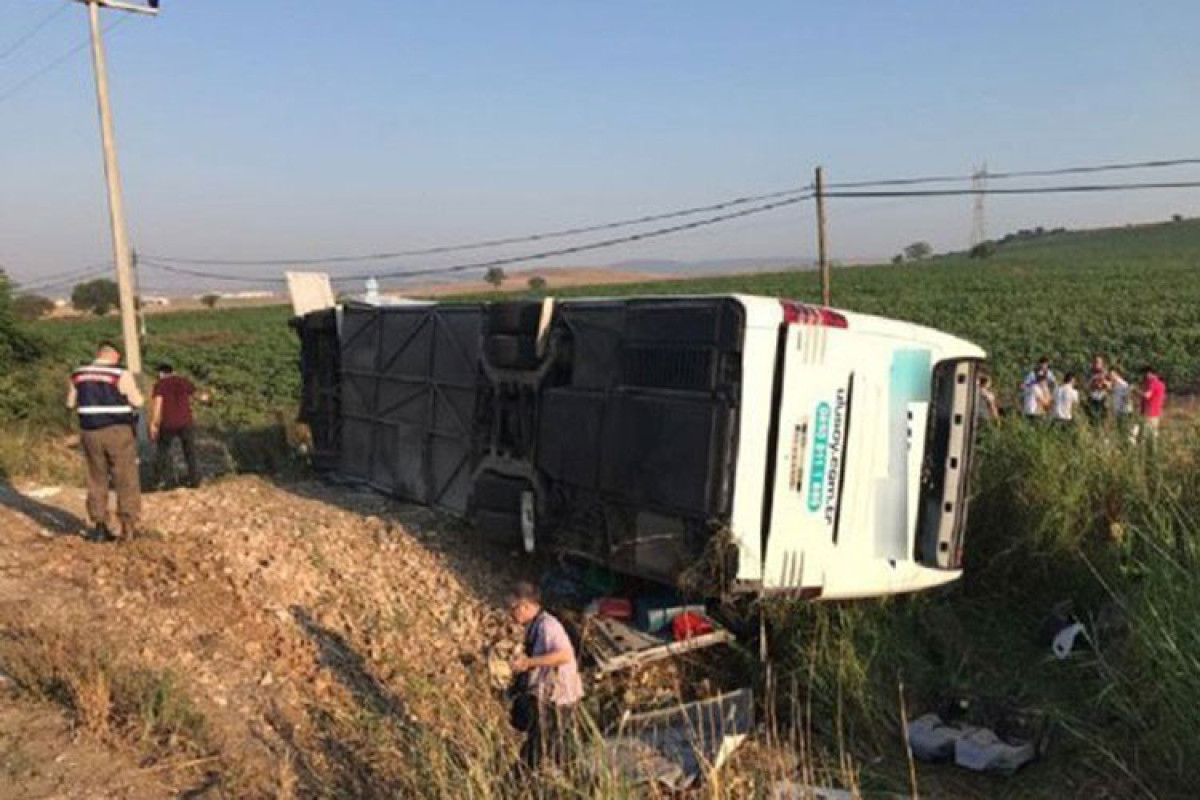 Türkiyədə sərnişin avtobusu qəzaya uğrayıb