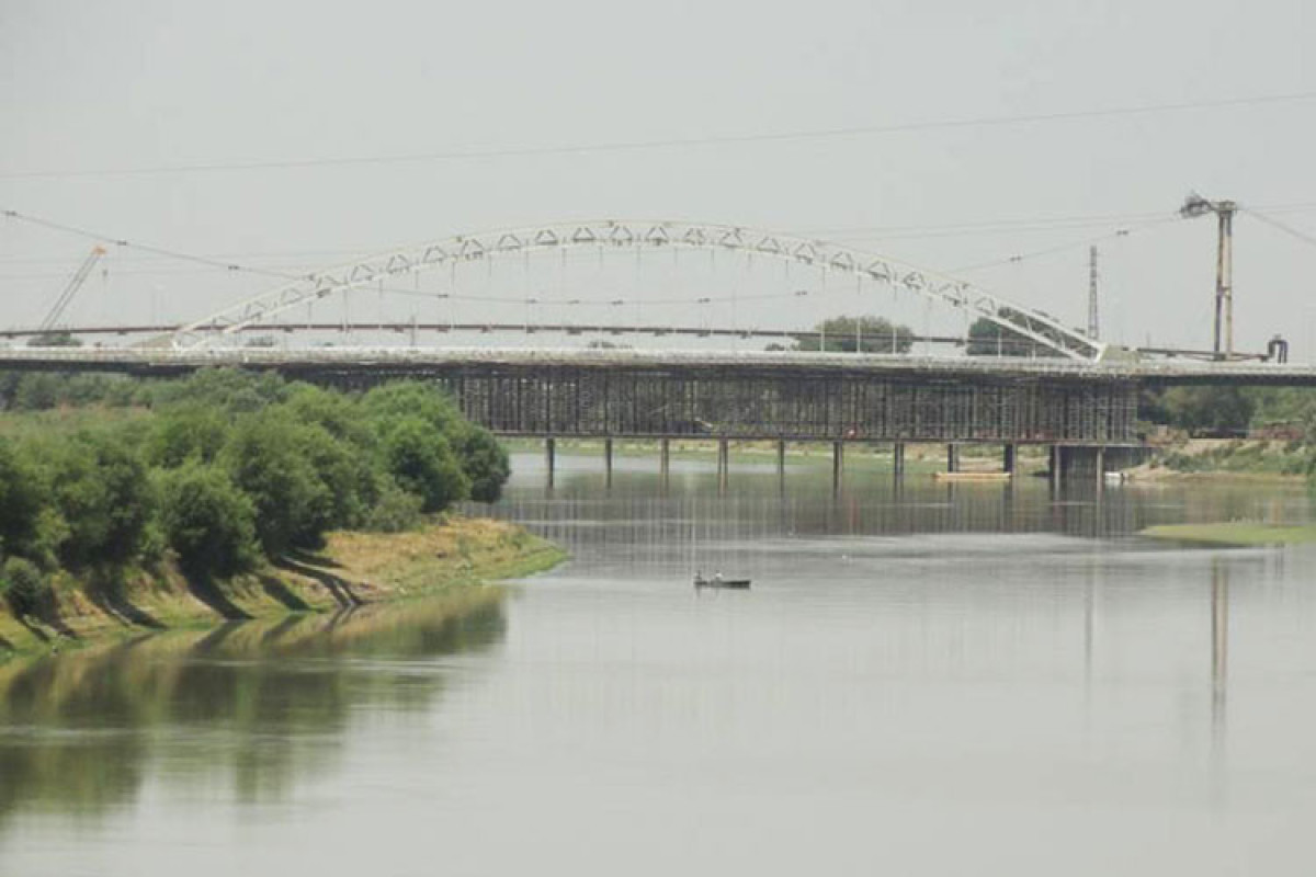 Yevlaxda polis əməkdaşlarının olduğu xidməti maşın Kür çayına düşüb, 1 polis həlak olub - YENİLƏNİB