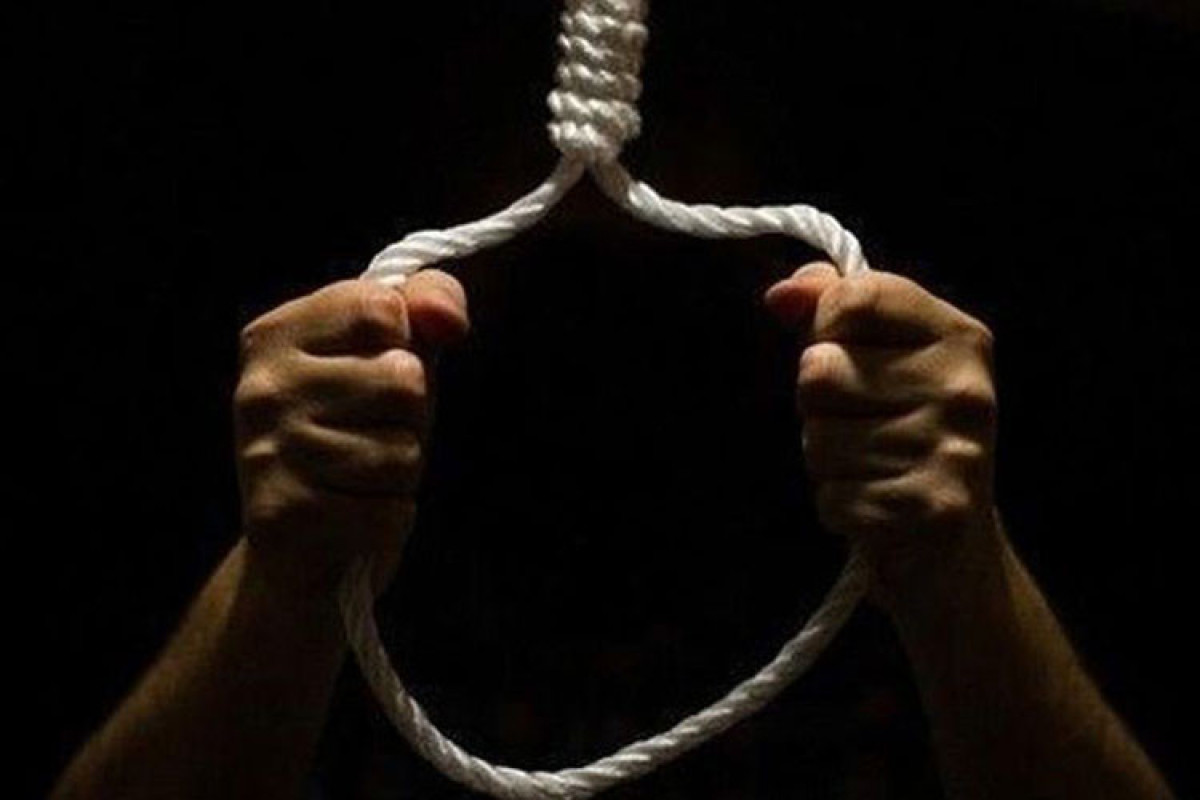 Şamaxıda 15 yaşlı qız özünü asıb