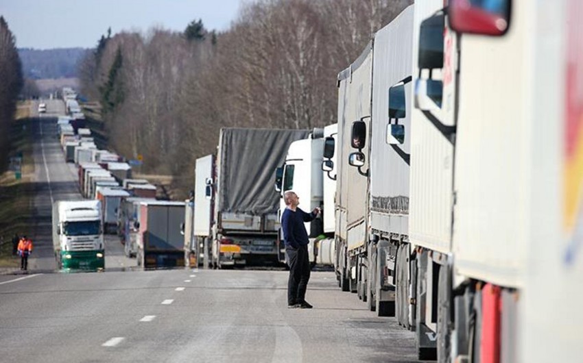 Latviya-Rusiya sərhədində 1,2 mindən çox yük avtomobili yığılıb
