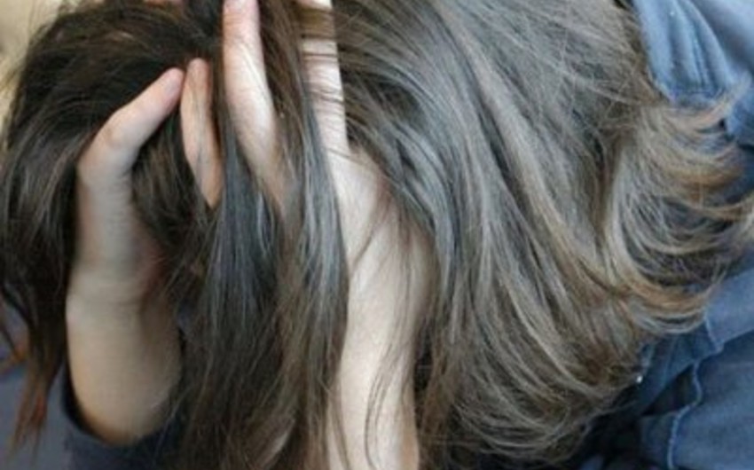 Ombudsman Lənkəranda zorakılığa məruz qalması iddia edilən məktəbli və onun anası ilə görüşüb