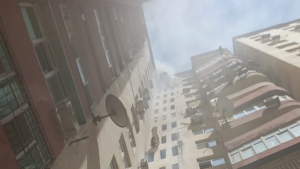 Bakıda çoxmərtəbəli binada yanğın baş verib