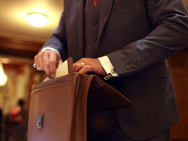 İki uşağı ilə özünü binadan atan qadının əri sabiq məmur imiş - FOTO