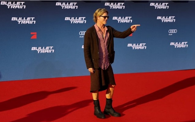 Bred Pitt yeni filminin premyerasına ətəklə gəldi - Fotolar