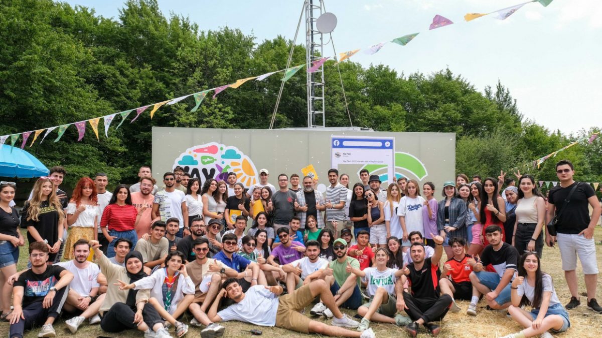 ƏN BÖYÜK GƏNCLƏR DÜŞƏRGƏSİ BAŞLADI