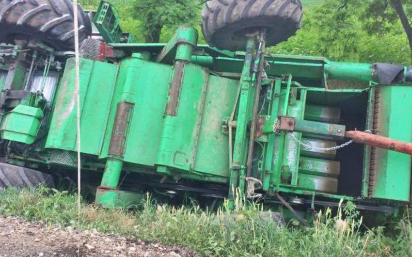 В Лачыне перевернулся зерноуборочный комбайн, два человека погибли