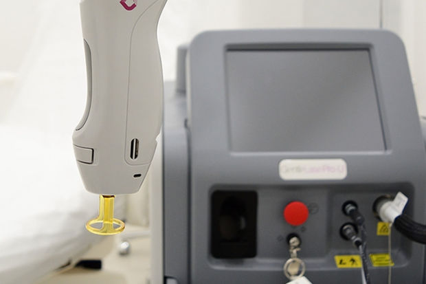 Bakıda iki kişi gözəllik salonuna HÜCUM ETDİ: 58 minlik aparatı sındırdılar