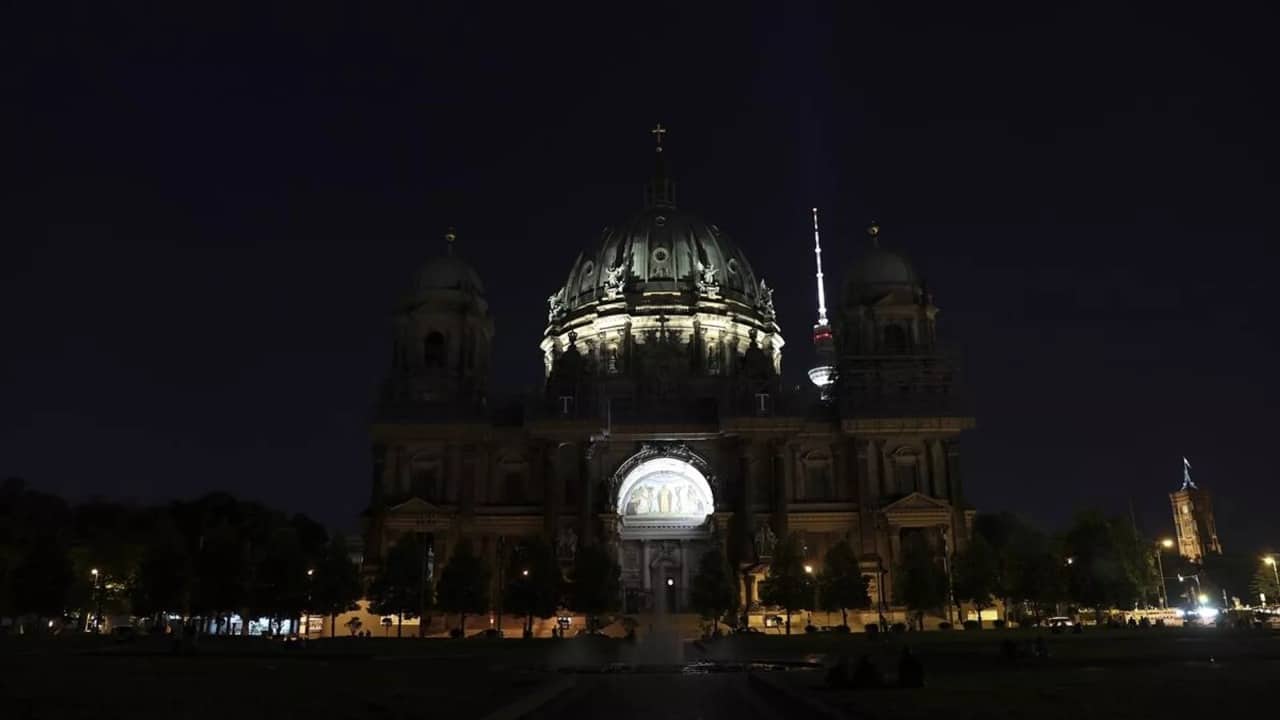 Enerjiyə qənaət etmək üçün 200 bina işıqlandırılmayacaq