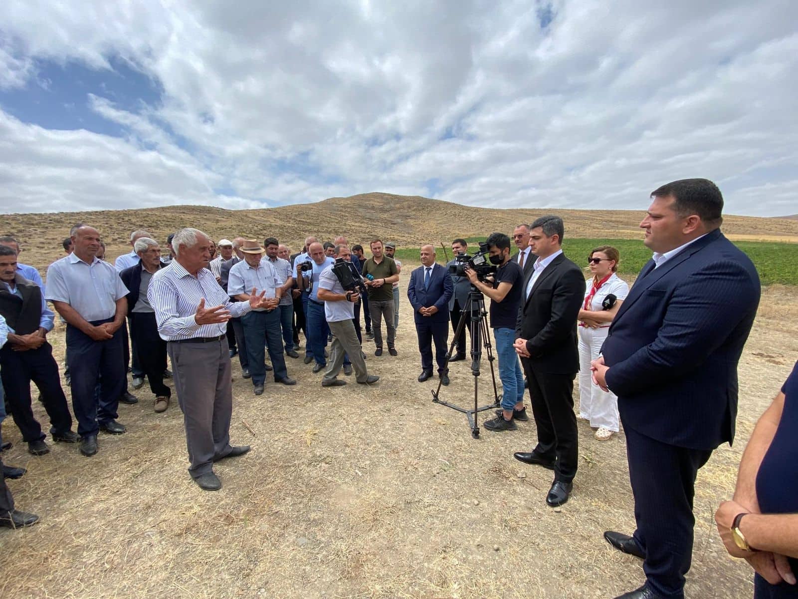 Lerik rayonunda kartof əkini ilə məşğul olan fermerlərlə görüş keçirilib